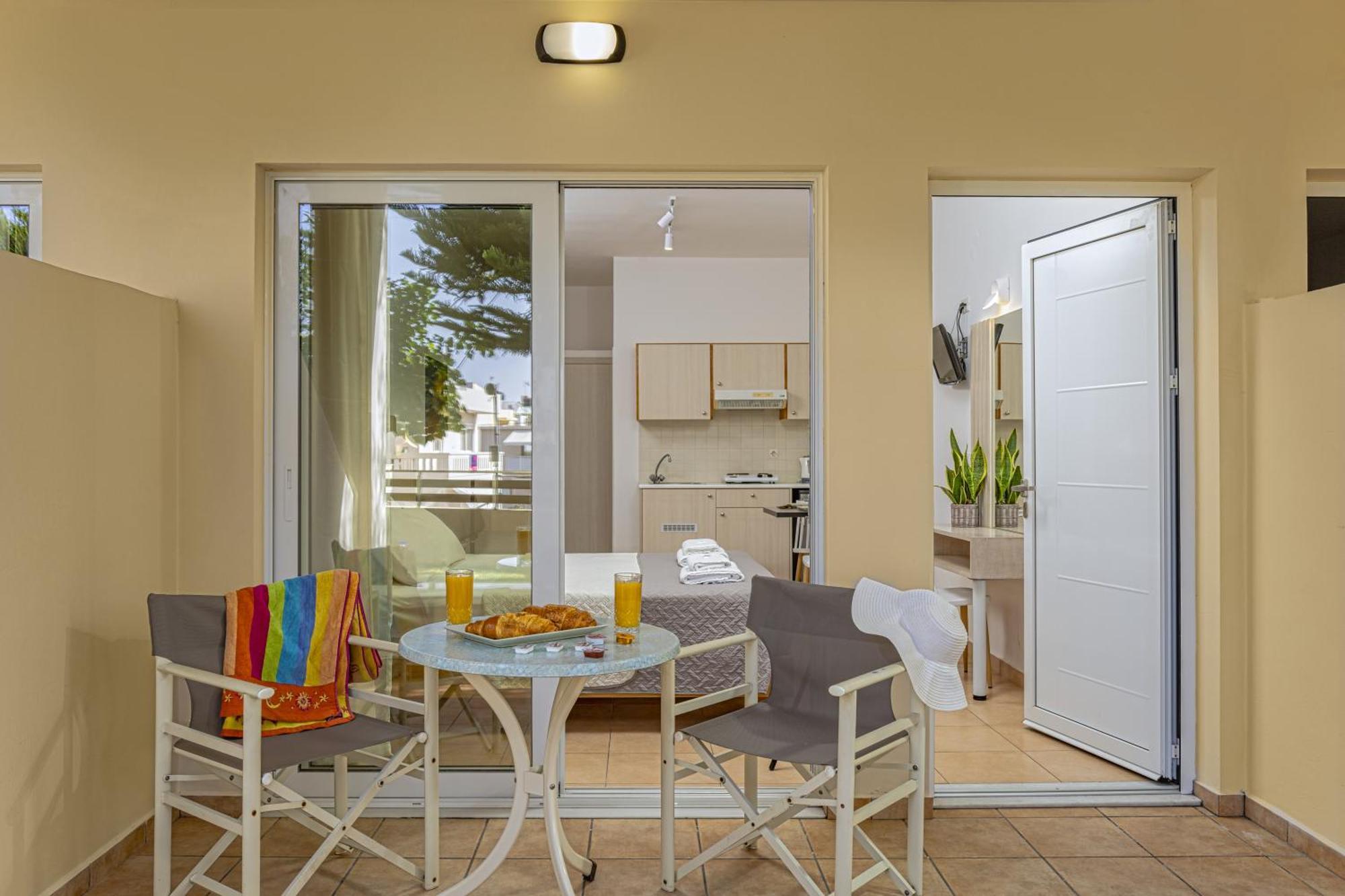 Theos Village Apartments Като-Даратсо Экстерьер фото