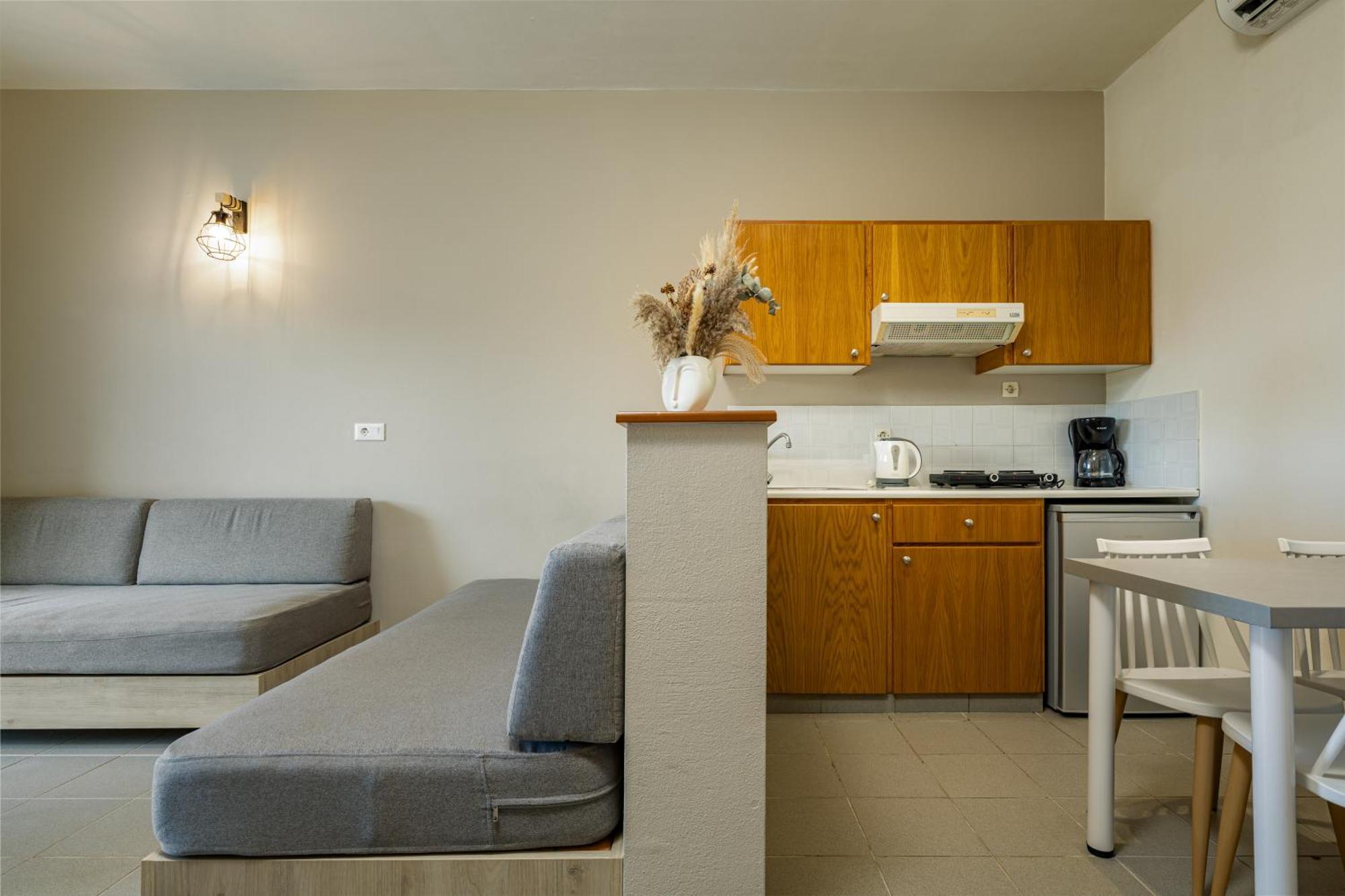Theos Village Apartments Като-Даратсо Экстерьер фото